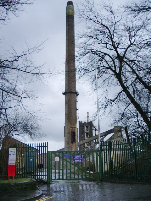 Castle Cement, Chimney - geograph.org.uk - 656617